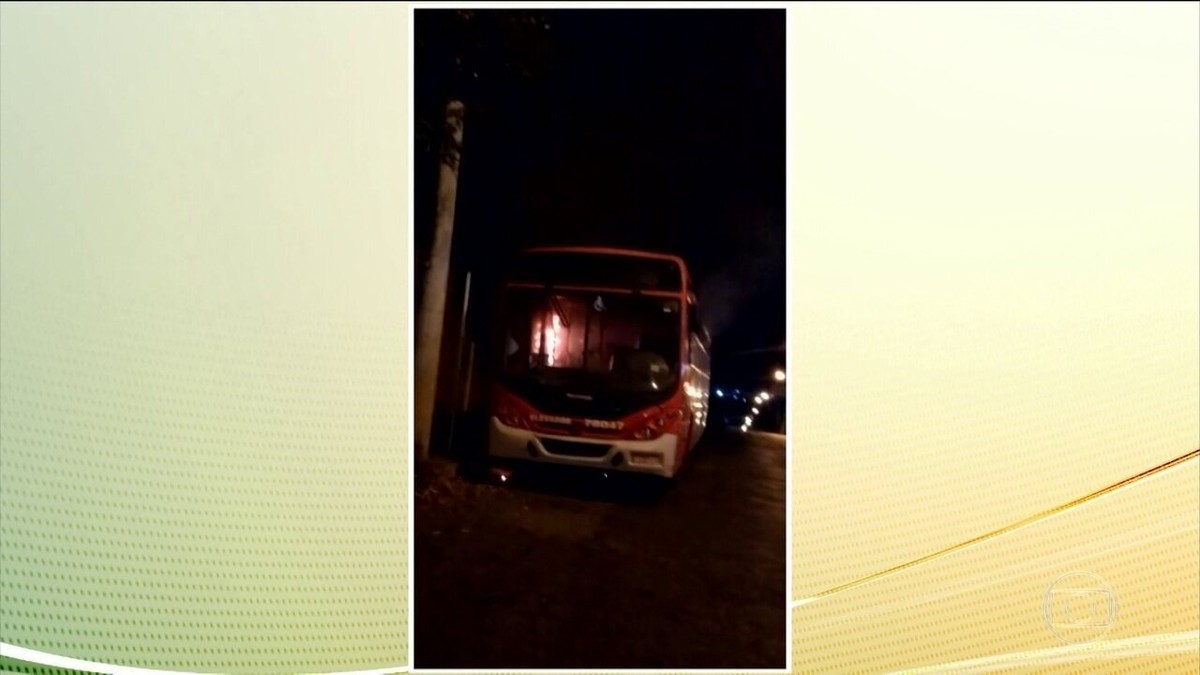 Trinta e seis ônibus são incendiados em BH e Região Metropolitana de janeiro a julho, dizem empresas do transporte | Minas Gerais