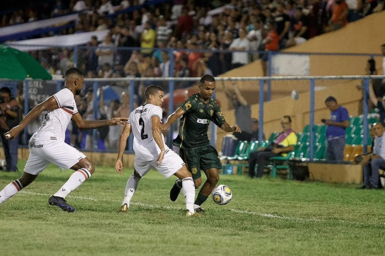 Santa Cruz perde para o Altos-PI nos pnaltis e eliminado na pr-Copa do Nordeste