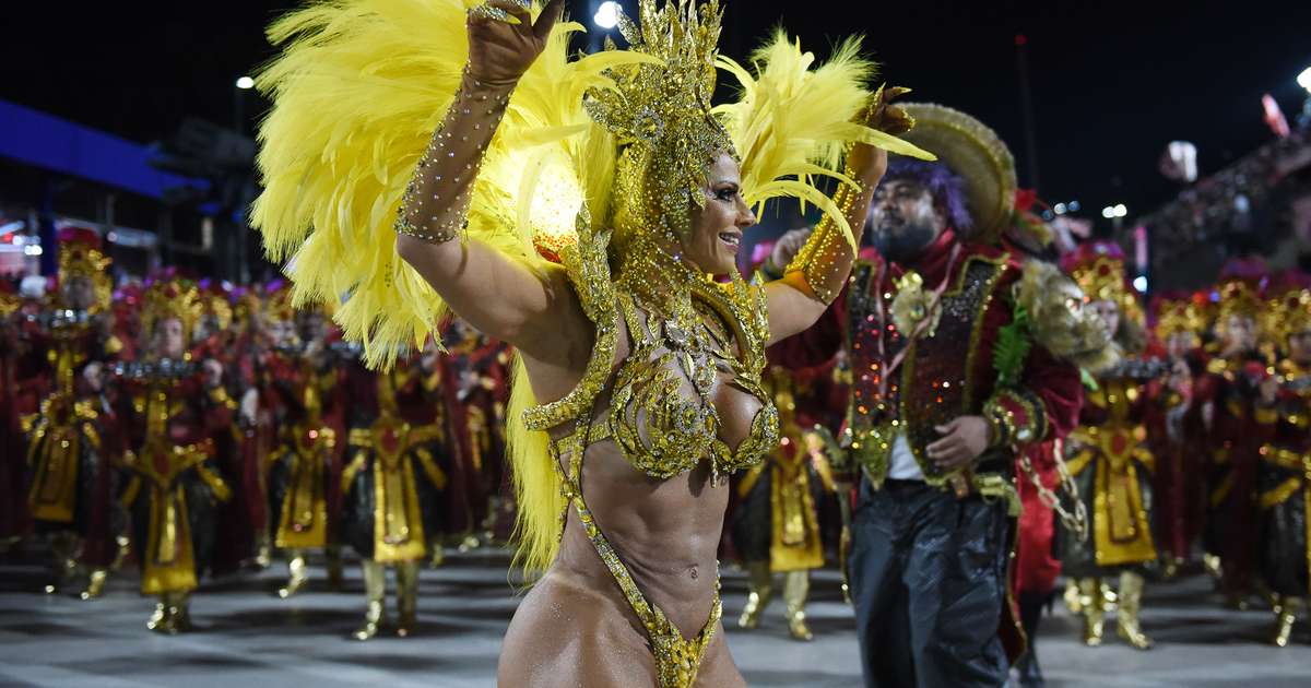 Rainha de carnaval há 15 anos, Viviane Araújo reconhece etarismo: ‘Preconceito existe’