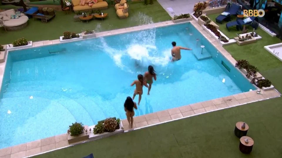 VÍDEO: Brothers e Sisters Pulam Pelados na Piscina da Casa do BBB24