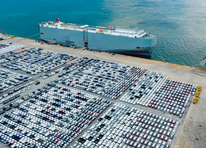 China exporta tantos carros elétricos que navios de carga estão em falta