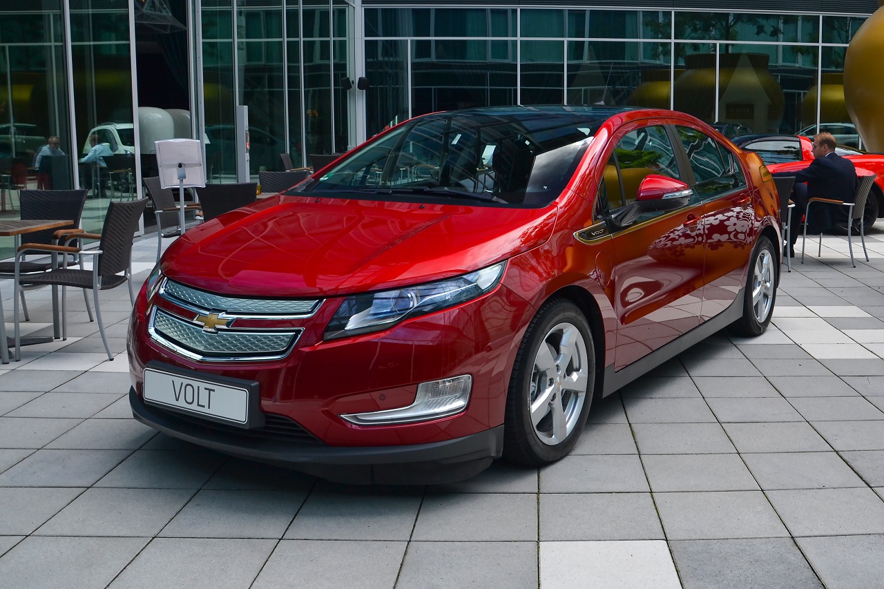 General Motors anuncia volta de híbridos plug-in aos EUA até 2027