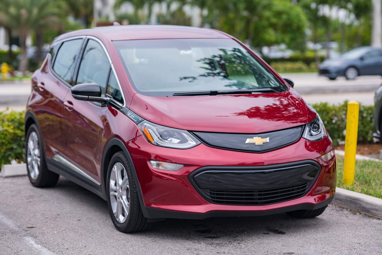 Chevy Bolt: GM e LG recompensarão proprietários após falha em baterias 