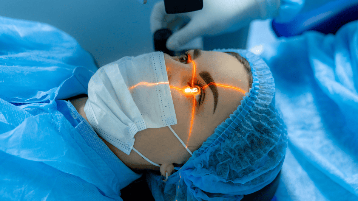 Tratamento com laser pode ser nova forma de remover melanoma ocular